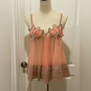 Gyldons of Hollywood Elegant Peach and grey Lace Chemise flaw *